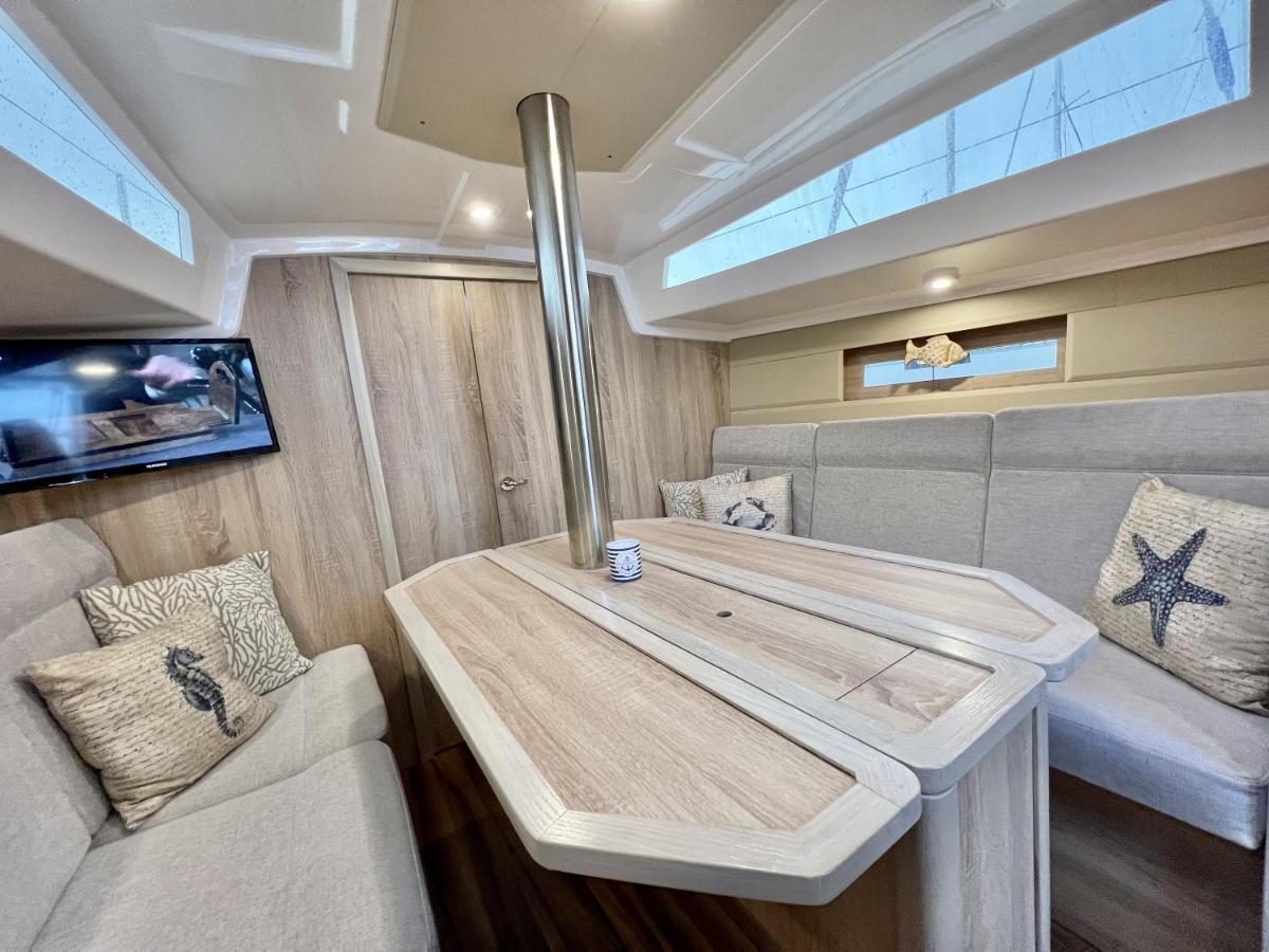 Hausboot Segelyacht Nui 호텔 Burgtiefe auf Fehmarn 외부 사진